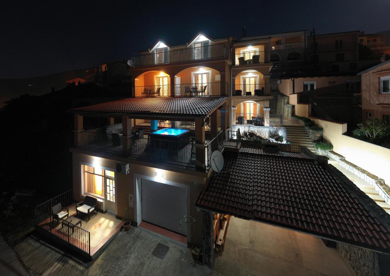 Apartments Lucia Senj 1 Ngoại thất bức ảnh