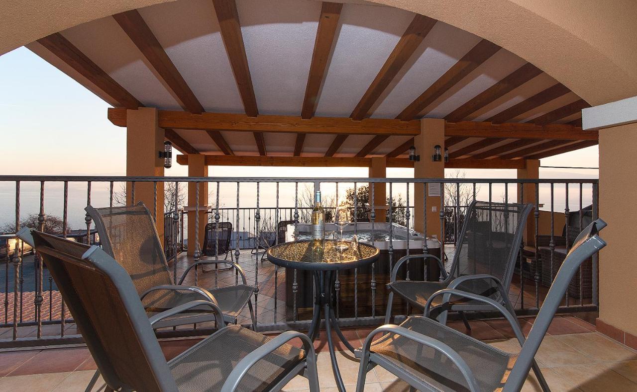 Apartments Lucia Senj 1 Ngoại thất bức ảnh