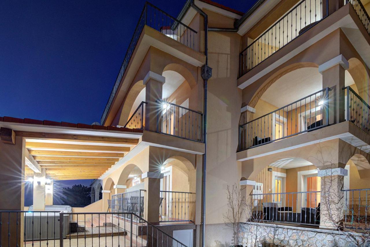 Apartments Lucia Senj 1 Ngoại thất bức ảnh